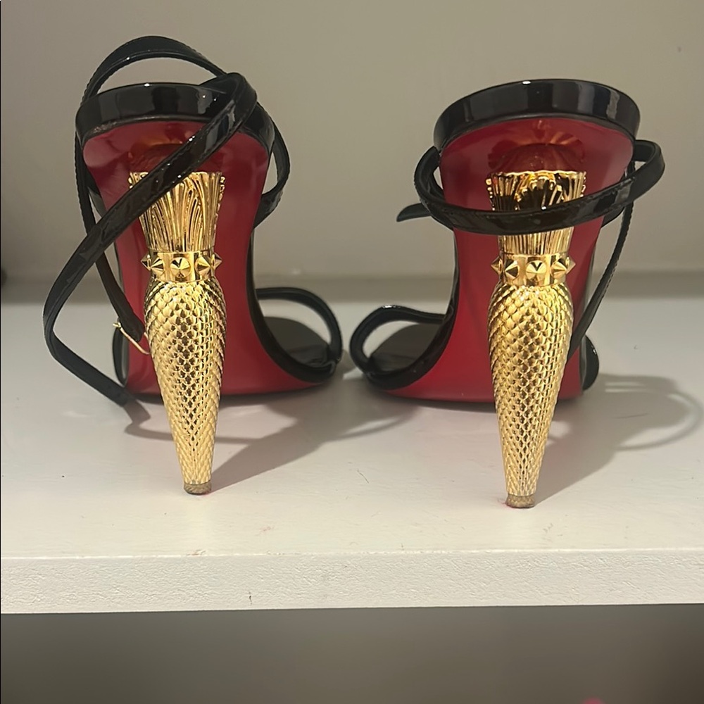 Elegant Black and Gold Women's Heels